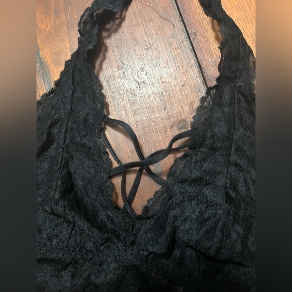 Victoria Secret Pink Small women’s black lace adjustable bralette - Picture 2 of 7